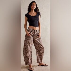 SOLD OUT We the Free Good Luck Printed Barrel Jeans Leopard print size 28